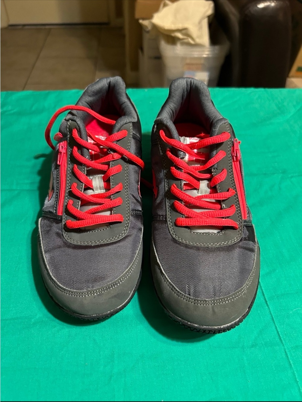 kangaROOS Women's Gray and Red Sneakers